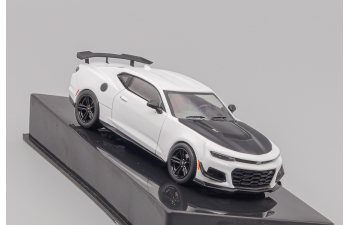 CHEVROLET Camaro ZL1 1LE (2019), white / black