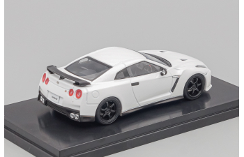 NISSAN GT-R R35, pearl white