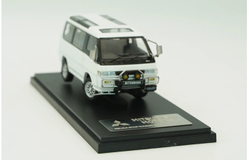 MITSUBISHI Delica Star Wagon 4WD (1990-1999), white