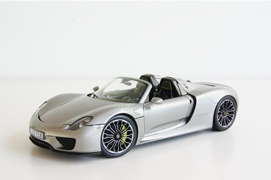 PORSCHE 918 Spyder (2013), silver metallic