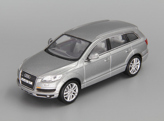 AUDI Q7, grey metallic