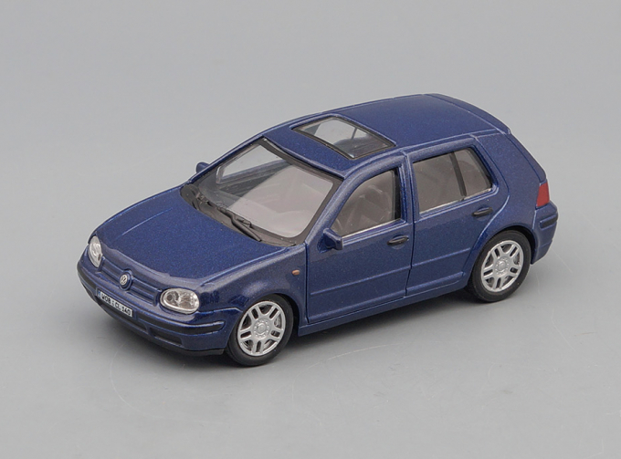 VOLKSWAGEN Golf IV, met blue