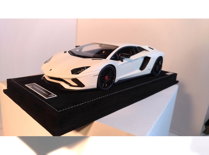 LAMBORGHINI Aventador S, white