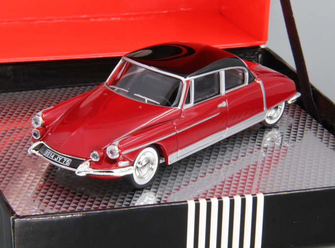 CITROEN DS Coach Chapron (1946), red / black