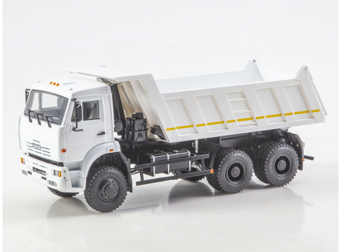 Камский грузовик 6522 самосвал, белый