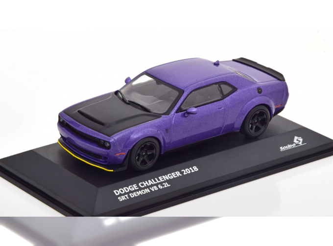 DODGE Challenger (2018), violett-metallic/mattschwarz