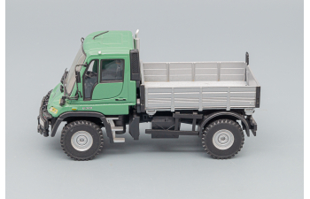 MERCEDES-BENZ Unimog, green / silver