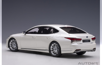 Lexus LS 500h (white)