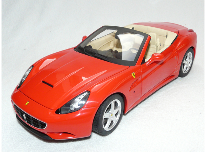 Ferrari California красный