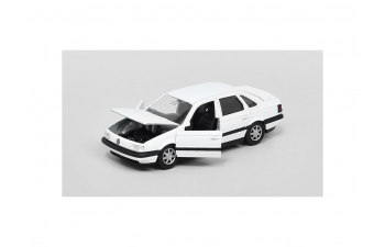 VOLKSWAGEN Passat B3, white