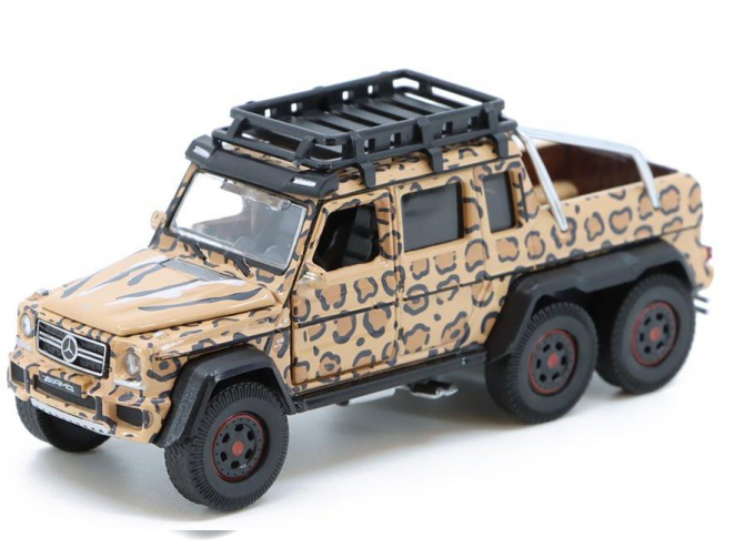 MERCEDES-BENZ G63 AMG 6x6 with Leopard Cat Family