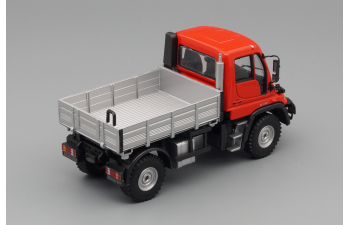 MERCEDES-BENZ Unimog U300, red / silver