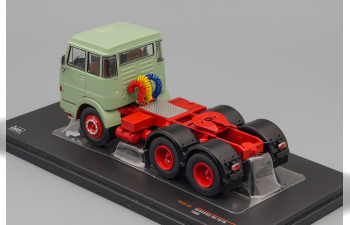 HENSCHEL HS 19 towing vehicle (1966), light green/red