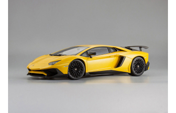 LAMBORGHINI Aventador LP750-4 SV (2015), yellow