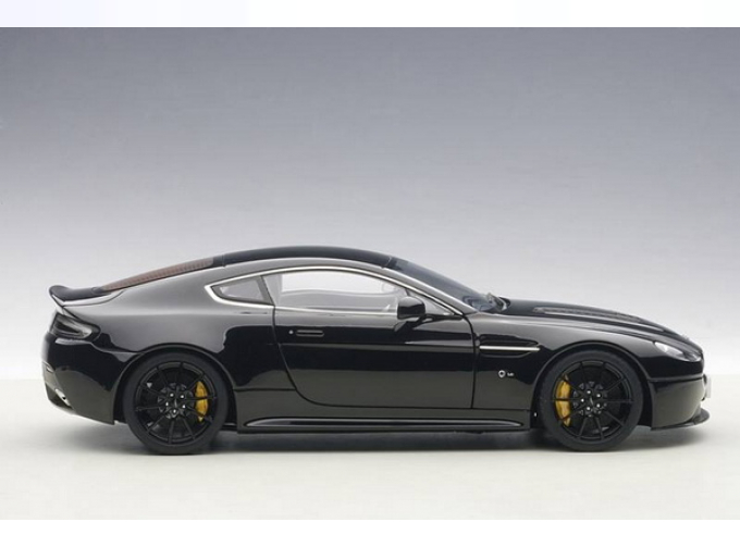 Aston Martin V12 Vantage S 2015 (jet black)