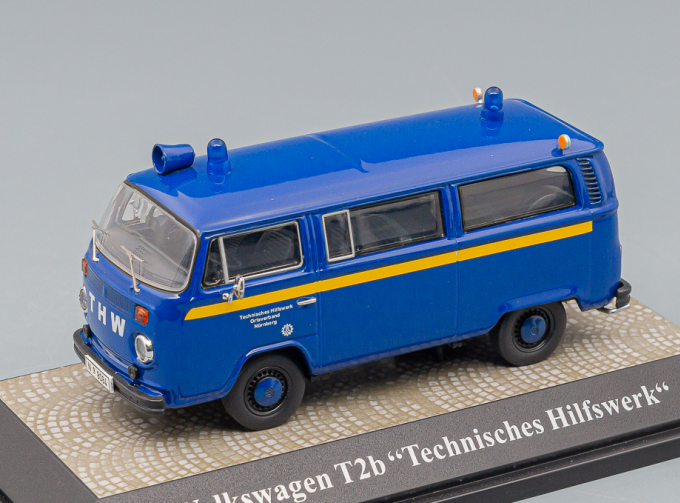 VOLKSWAGEN T2b Bus Technisches Hilfswerk Ortsverband Nurnberg 1967, blue