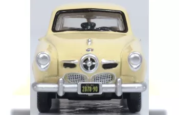 STUDEBAKER Champion Starlight Coupe (1950), beige