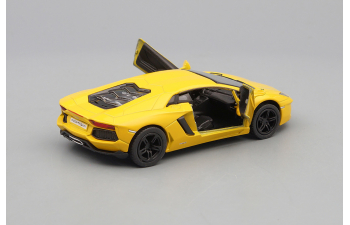 LAMBORGHINI Aventador LP 700-4, yellow