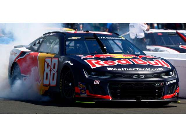 Chevrolet #88 Shane van Gisbergen *Red Bull*, blue/red/yellow 2025