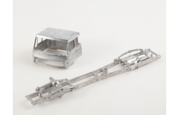 Сборная модель SKODA 100.05 бортовой с тентом