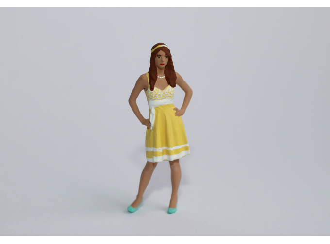 Фигурка Девушка строгая