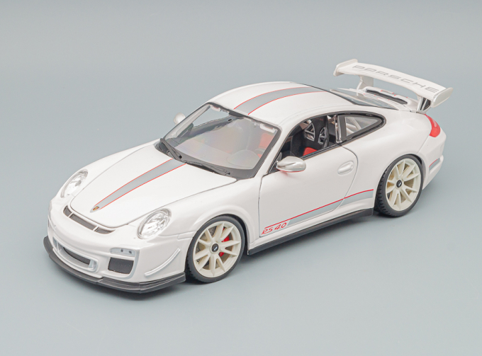 PORSCHE 911 GT3 RS 4.0, white