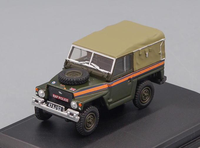 LAND ROVER Series III 1/2 Ton Lightweight Soft Top "RAF Police" (военная полиция) 1970