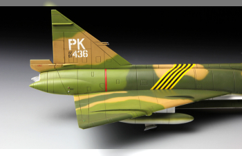 Сборная модель Самолет F-102A Delta Dagger Deucew Case X