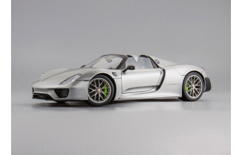 PORSCHE 918 Spyder Weissach Package (2013), silver metallic