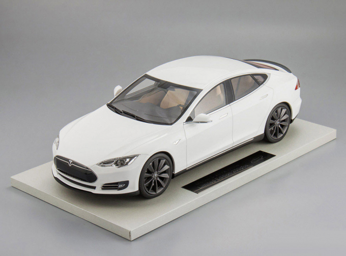 Tesla Model S 2012 (white)