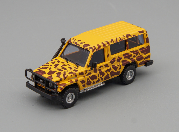 TOYOTA Land Cruiser HZ J 78 "Safari", yellow / brown