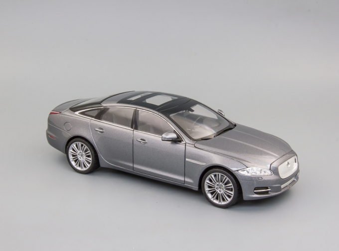 JAGUAR XJ (2010), grey met