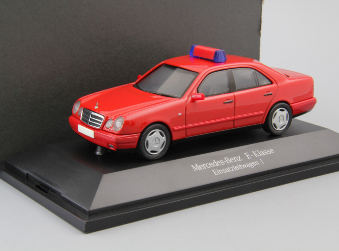 MERCEDES-BENZ E-Klasse Einsatzleitwagen 1, red