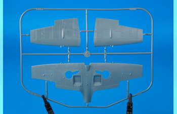 Сборная модель Британский истребитель Supermarine Spitfire LF MK.IXc (Weekend edition)