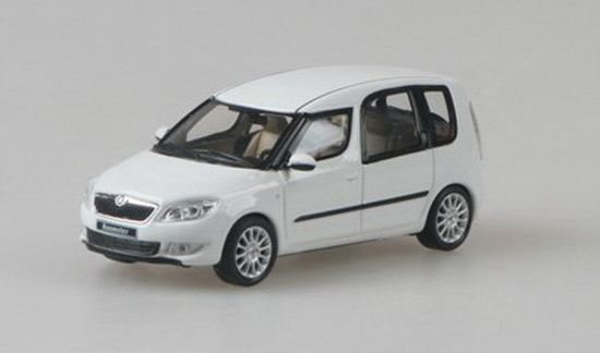 SKODA Roomster (2012), white
