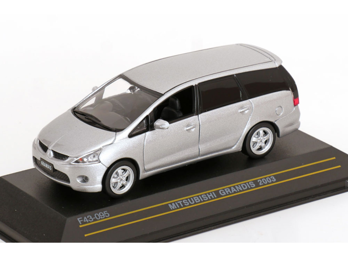 MITSUBISHI Grandis (2003), silver