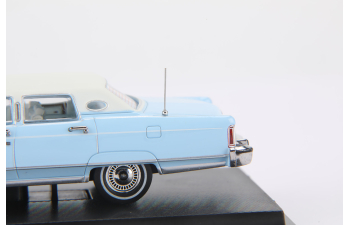LINCOLN Continental Town Car (1979), wedgewood blue