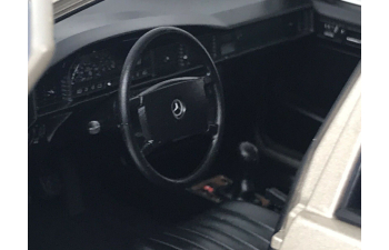 MERCEDES-BENZ 190 E - 1982 , smoke silver