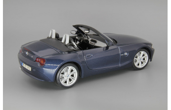 BMW Z4 Roadster, dark blue