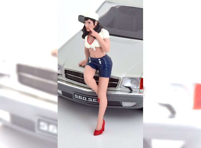 FIGUR Pin-Up Girl Sandra Car model not included in the price