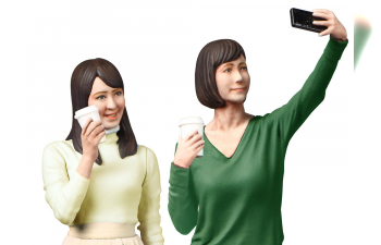 Сборная модель CAMPUS FRIENDS SET II, набор из пяти фигурок людей с мотороллером