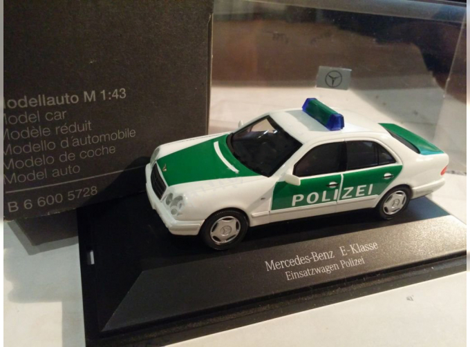 MERCEDES-BENZ E-Klasse Einsatzwagen Polizei, green / white