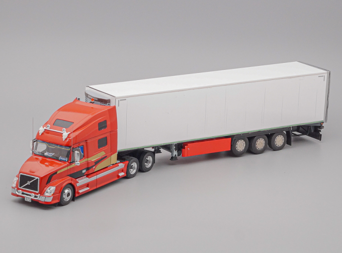 (Б/У) VOLVO VNL 730 (2010) with Trailer, red / white