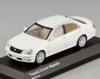 TOYOTA Crown Majesta, white pearl