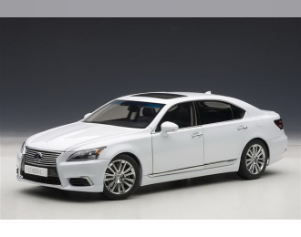 Lexus LS600hL 2013 (Bild s. Anhang) (white pearl)