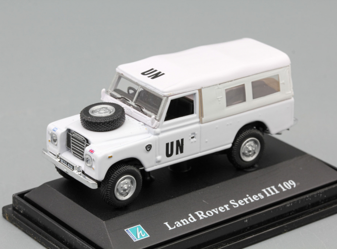 Land Rover Serie III 109, white