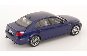 BMW M5 E60 (2004), dark blue-metallic