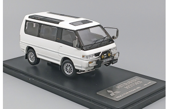 MITSUBISHI Delica Star Wagon 4WD (1990-1999), white