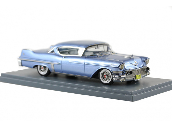 CADILLAC serie 62 hard top Coupe 1957, Blue metallic