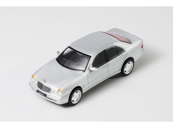 MERCEDES-BENZ E55 AMG (W210), серебристый